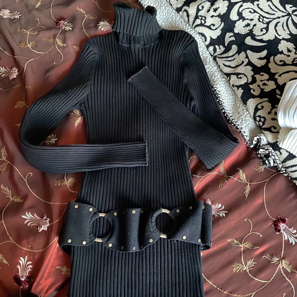 Tracy, M ribbed turtleneck sweater